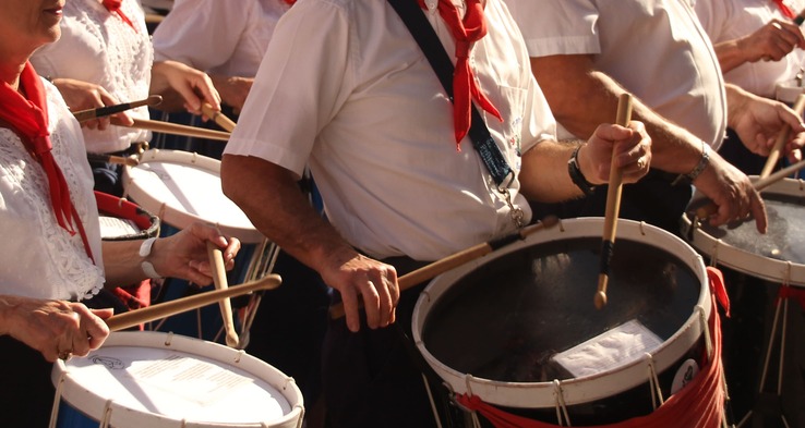 banda-feria-pays-basque Les férias sont rythmées par des bandas et de la musique traditionnelle