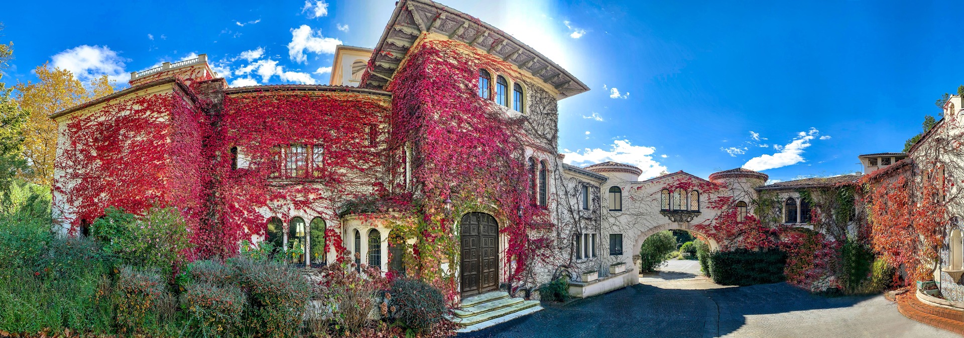 chateau-brindos Le Château de Brindos est une magnifique demeure au coeur d'Anglet où vous pourrez séjourner en ressentant cette atmosphère typique du Pays Basque