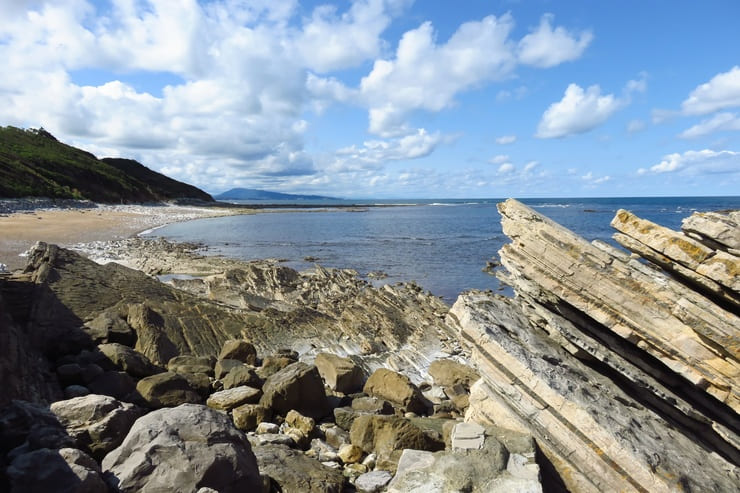 plage-guethary Plage à Guéthary au bord des rochers