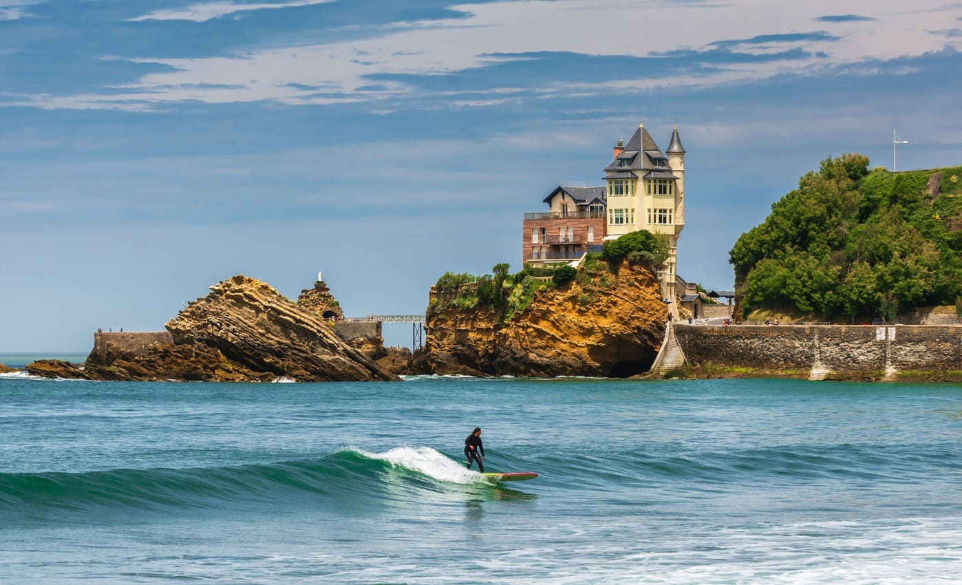 surf-biarritz Sport régional, le surf est très important dans cette région et les côtes basques s'y prêtent parfaitement